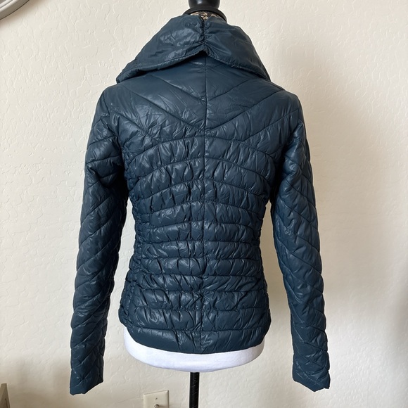 Armani Jeans Women's Puffer Jacket - Dark celadon full zip pockets. Size 0 - Picture 2 of 9